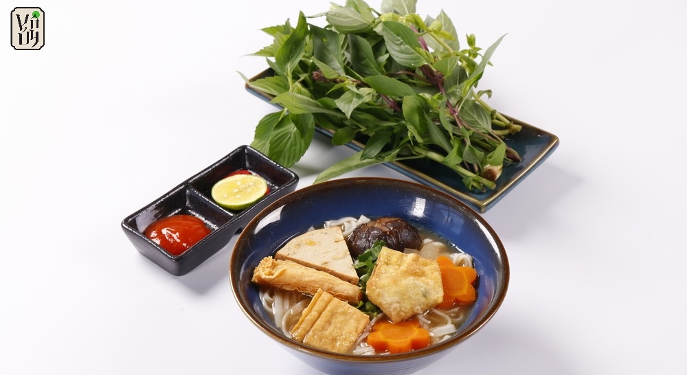 Thưởng thức phở chay tại nhà hàng chay Vô Úy