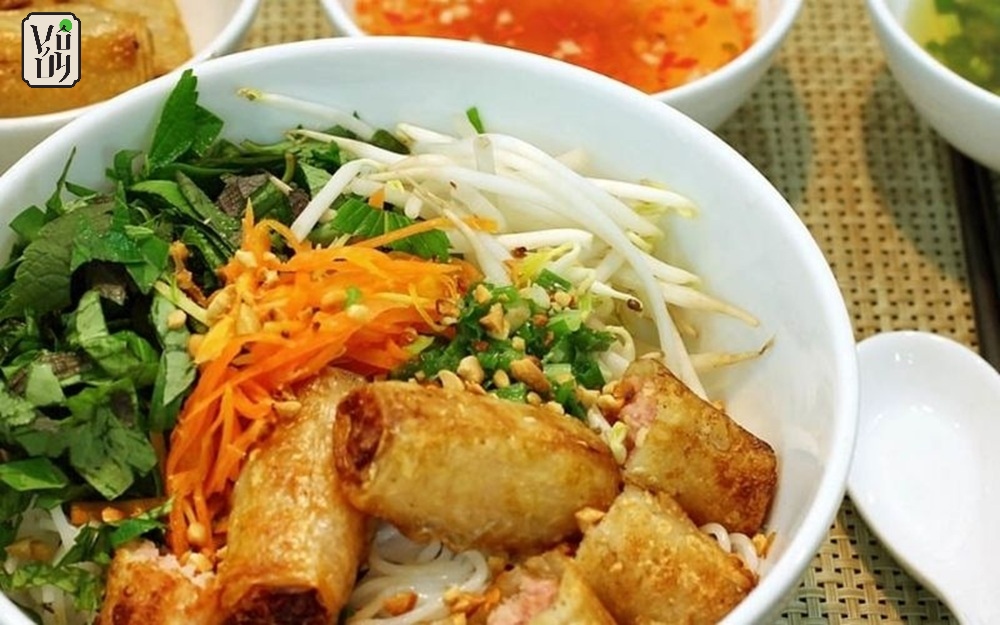 Bún chả giò chay
