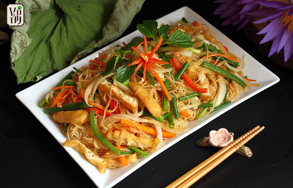 Cách làm bún xào chay chả giò