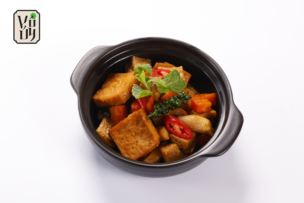 Clay-Pot Vegan Braise (Đồ kho thố chơn không)