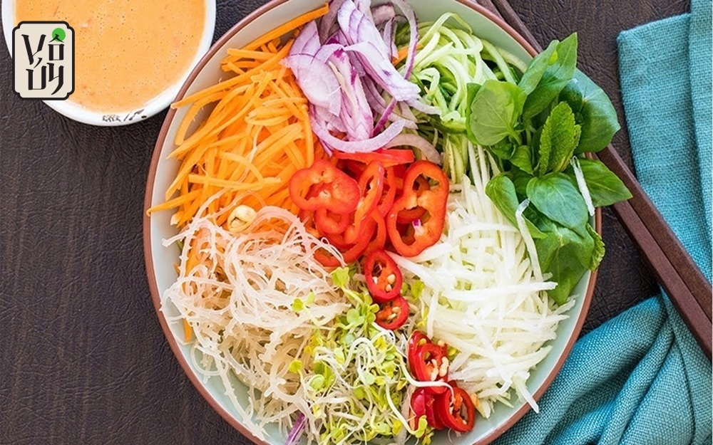 Sơ chế rau củ cho món gỏi rong sụn