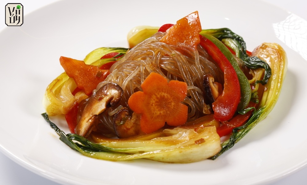 Enjoy Delicious Vegetarian Stir-Fried Glass Noodles at Vo Uy Vegetarian Restaurant