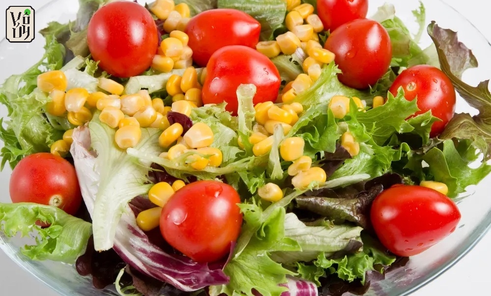 Cách chọn và chuẩn bị nguyên liệu cho món salad rau củ