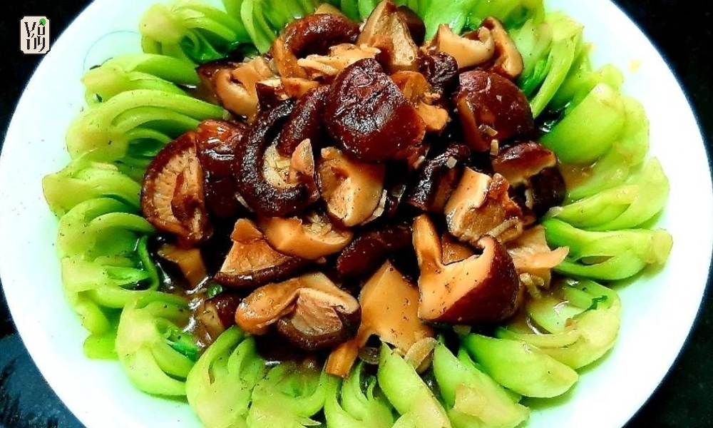 Nấm đông cô xào cải thìa