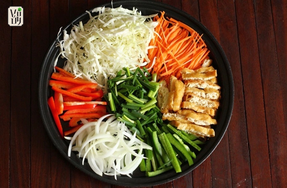 How to Make Vegetarian Stir-Fried Rice Noodles (Restaurant Style)