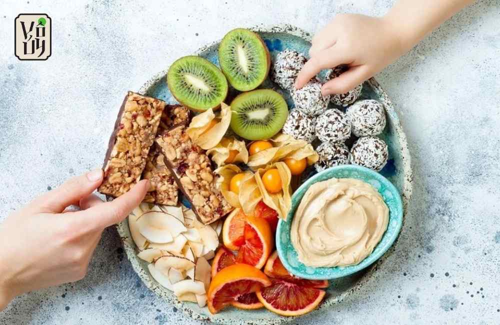 Khi cần món gọn nhẹ – snack và đồ khô chay luôn sẵn sàng đồng hành