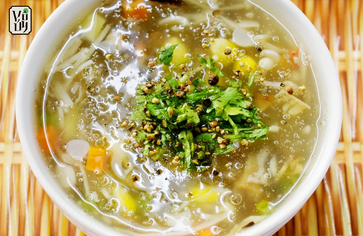 Cách nấu súp bắp hạt sen chay thơm lừng