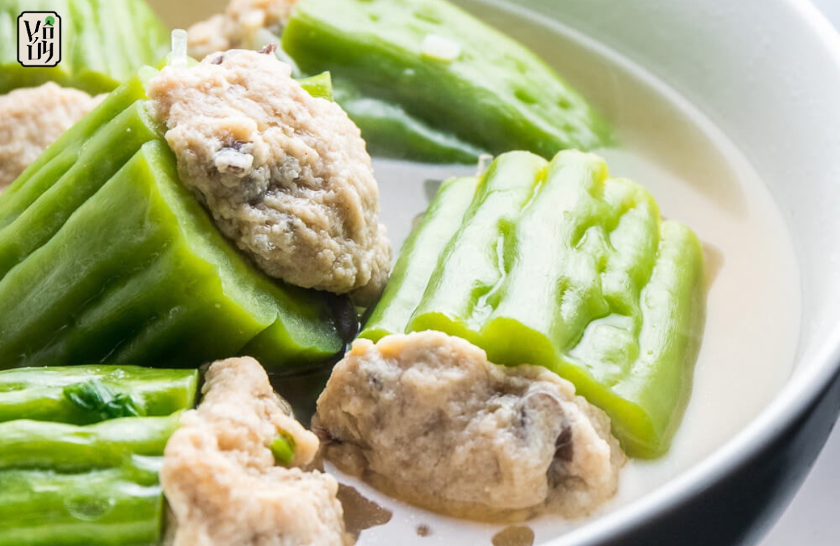 How to Cook Vegetarian Bitter Melon Soup Stuffed with Tofu