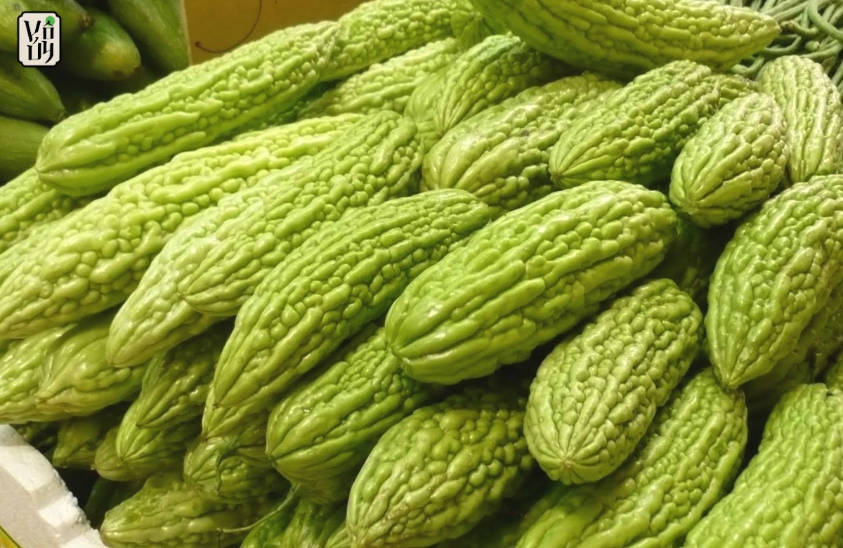 How to Choose Fresh Ingredients for Vegetarian Bitter Melon Soup
