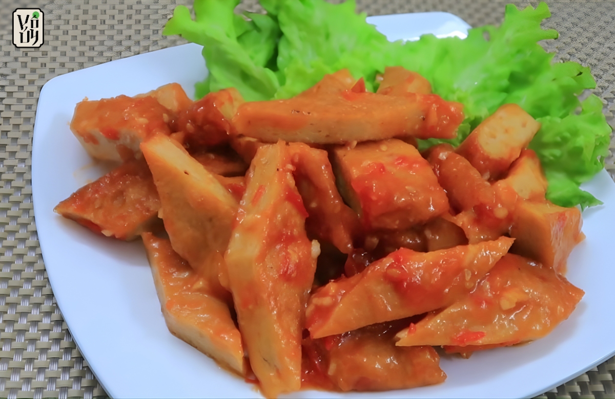 Vegetarian Fish Cake in Tomato Sauce