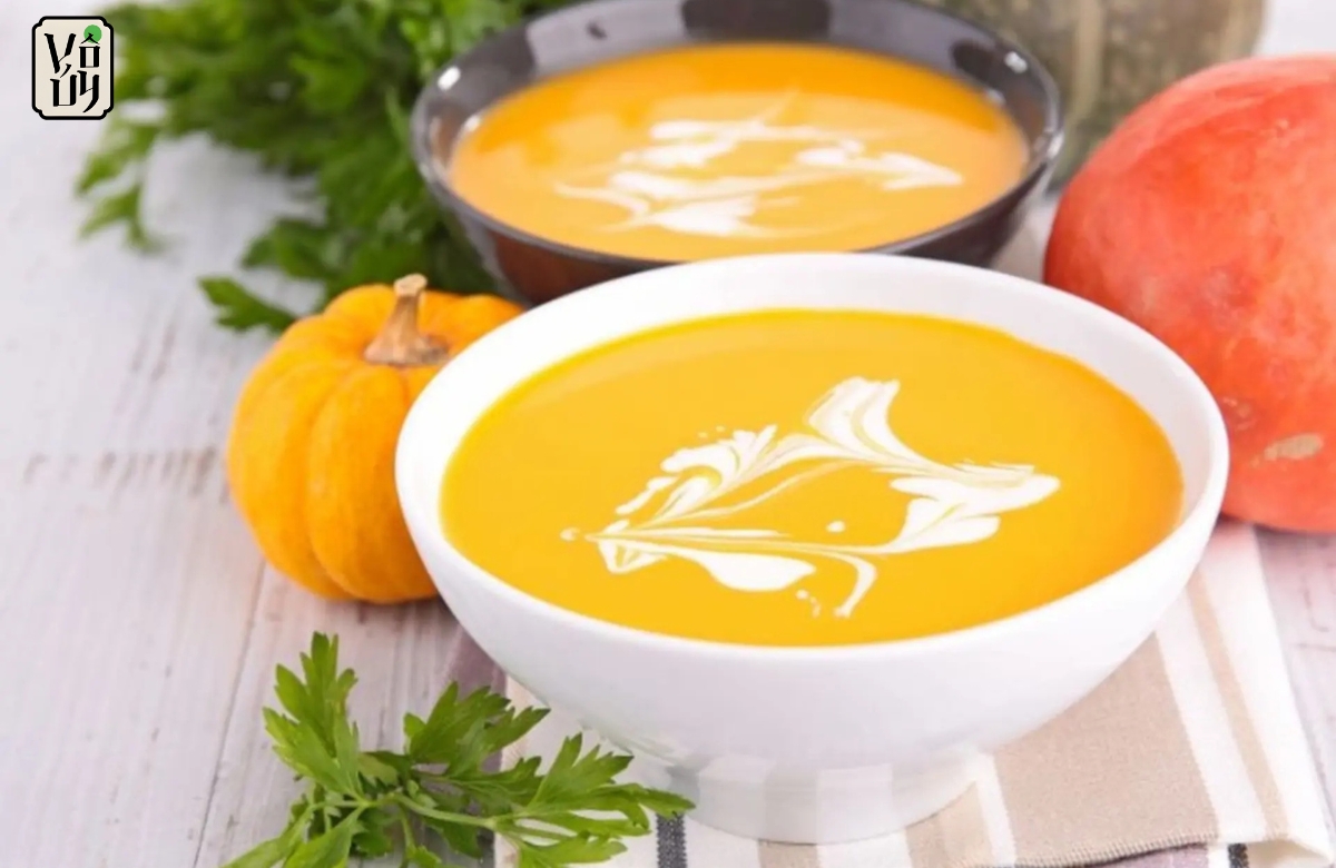 Easy Homemade Creamy Vegetarian Pumpkin Soup Recipe