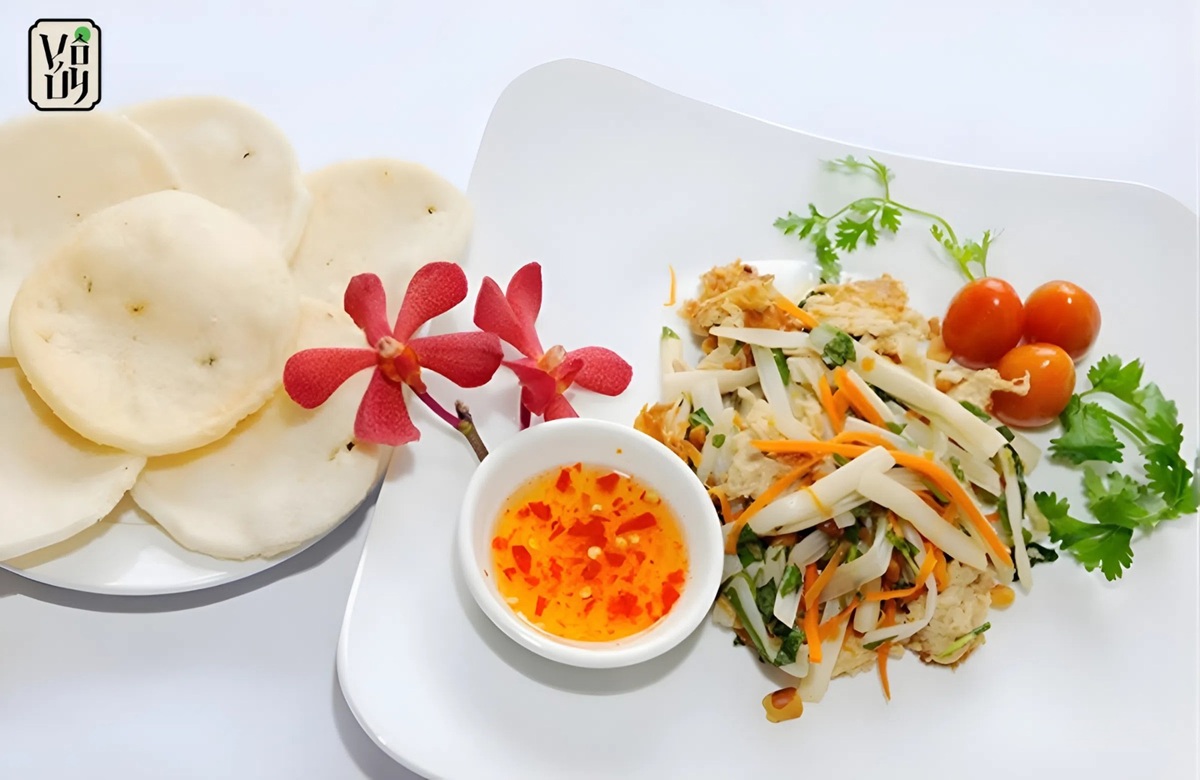 Lotus Stem Salad – A Refreshing Appetizer for Family Gatherings