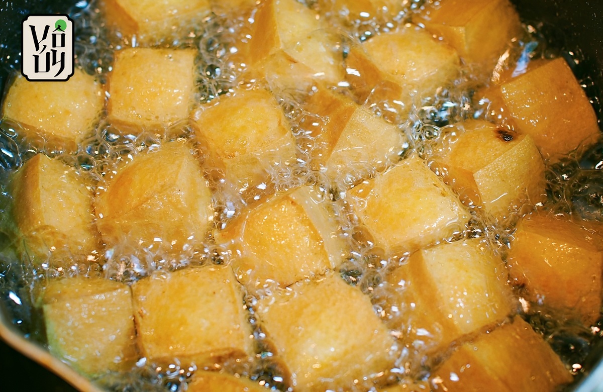  Có nên chiên đậu hũ trước khi nấu mì tiềm chay không?