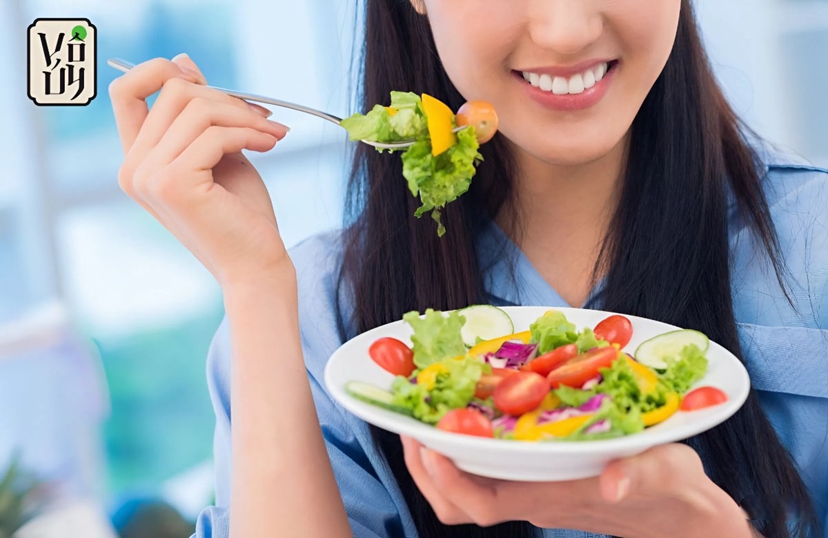 So sánh ăn chay healthy và eat clean
