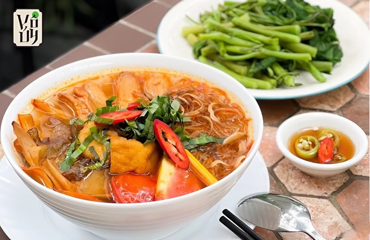 How to Make Vegetarian Thai Noodle Soup at Home