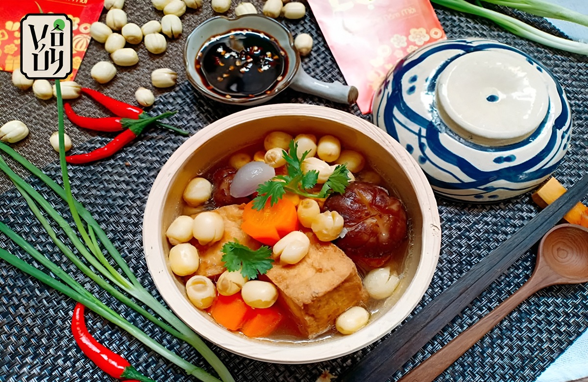Cách nấu canh nấm hạt sen thập cẩm chay