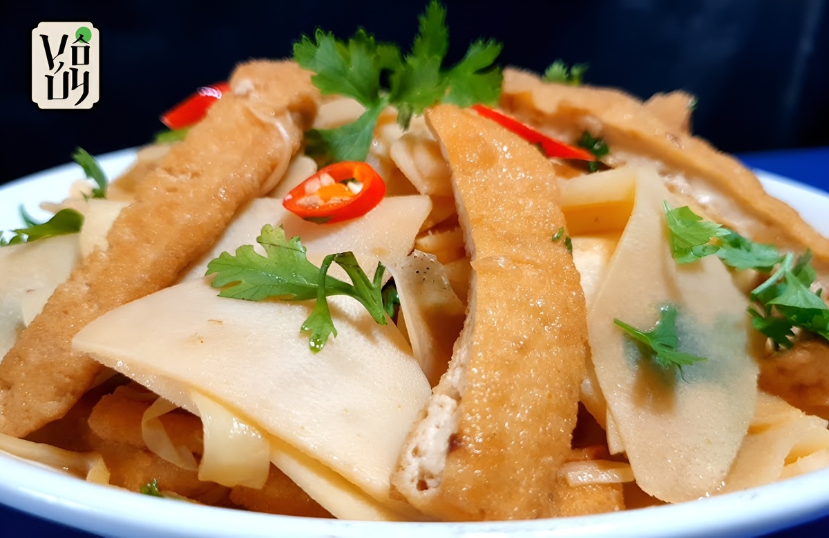 Món măng tươi xào đậu hủ bún tàu