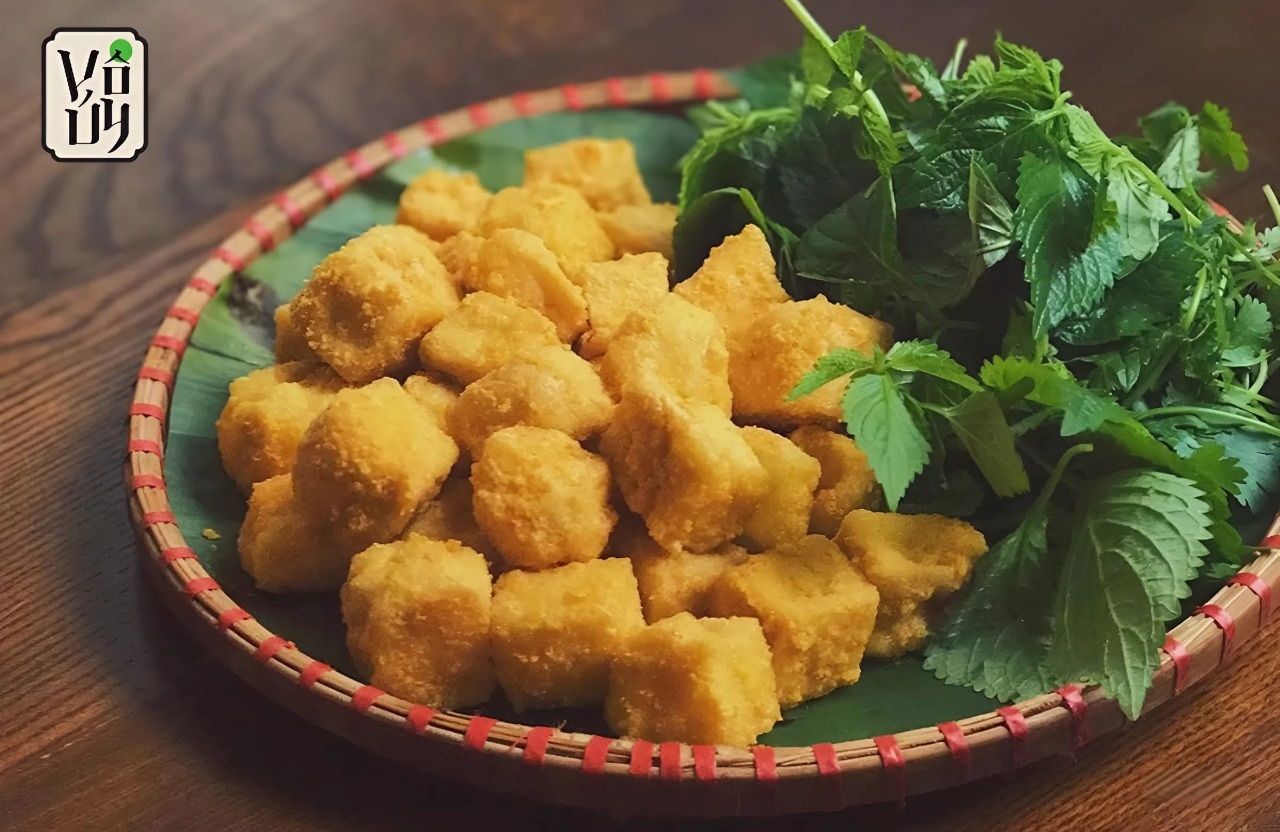 How Many Calories Are in Vegetarian Bún Đậu Mắm Tôm?