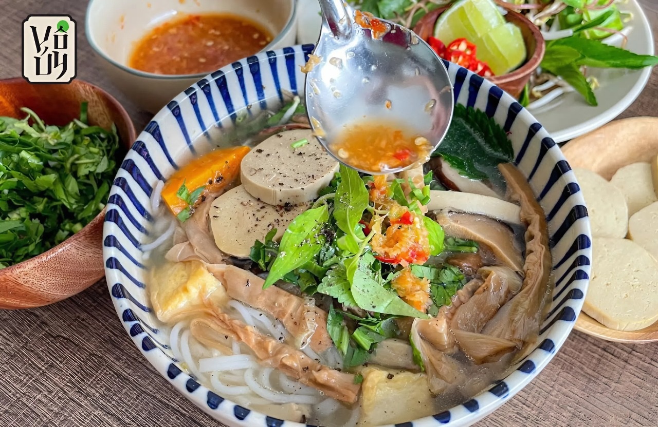What Makes Vegetarian Sour Bamboo Shoot Noodle Soup So Appealing?