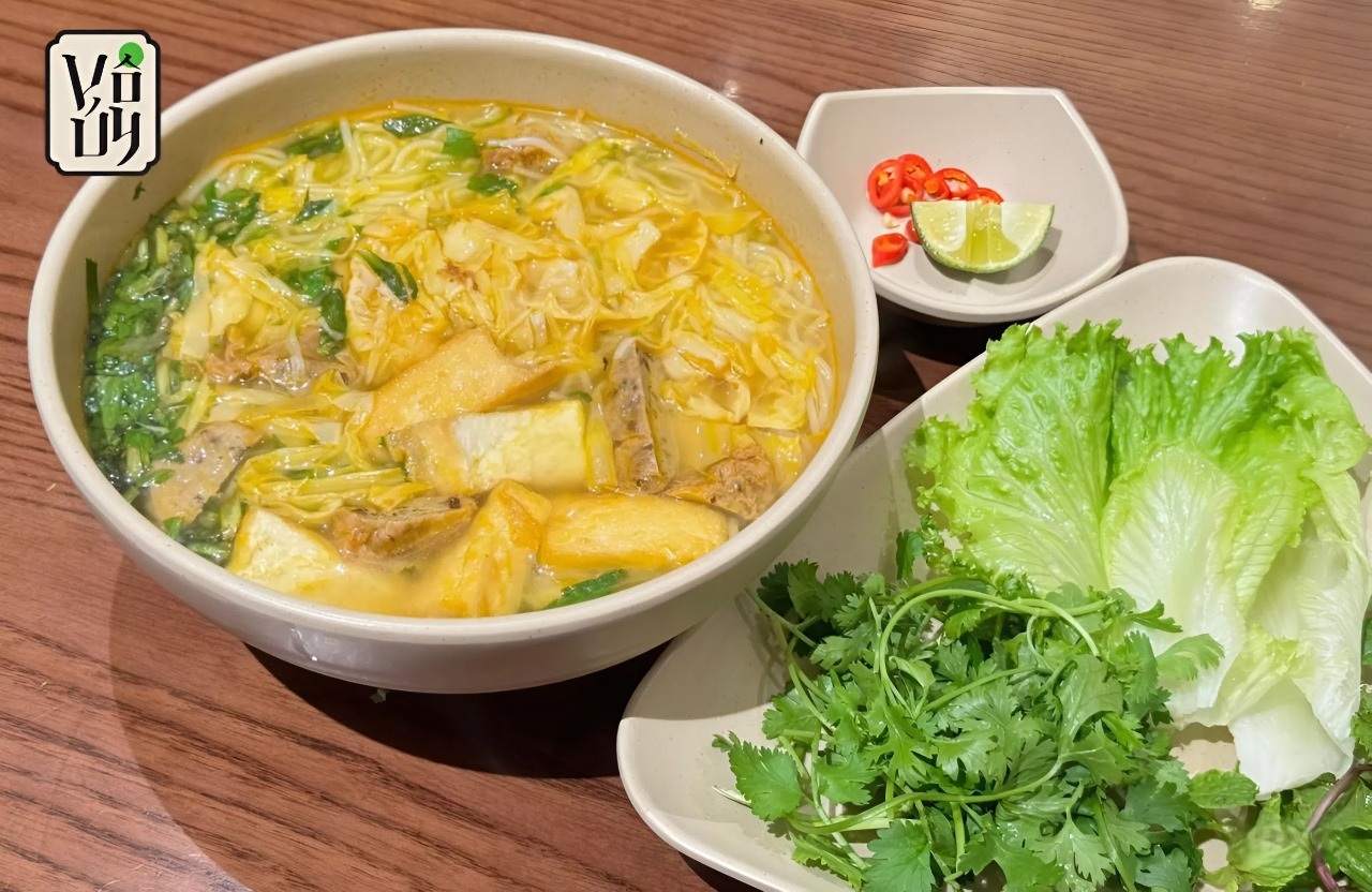 How to Make Spicy and Naturally Sweet Vegetarian Sour Bamboo Shoot Noodle Soup