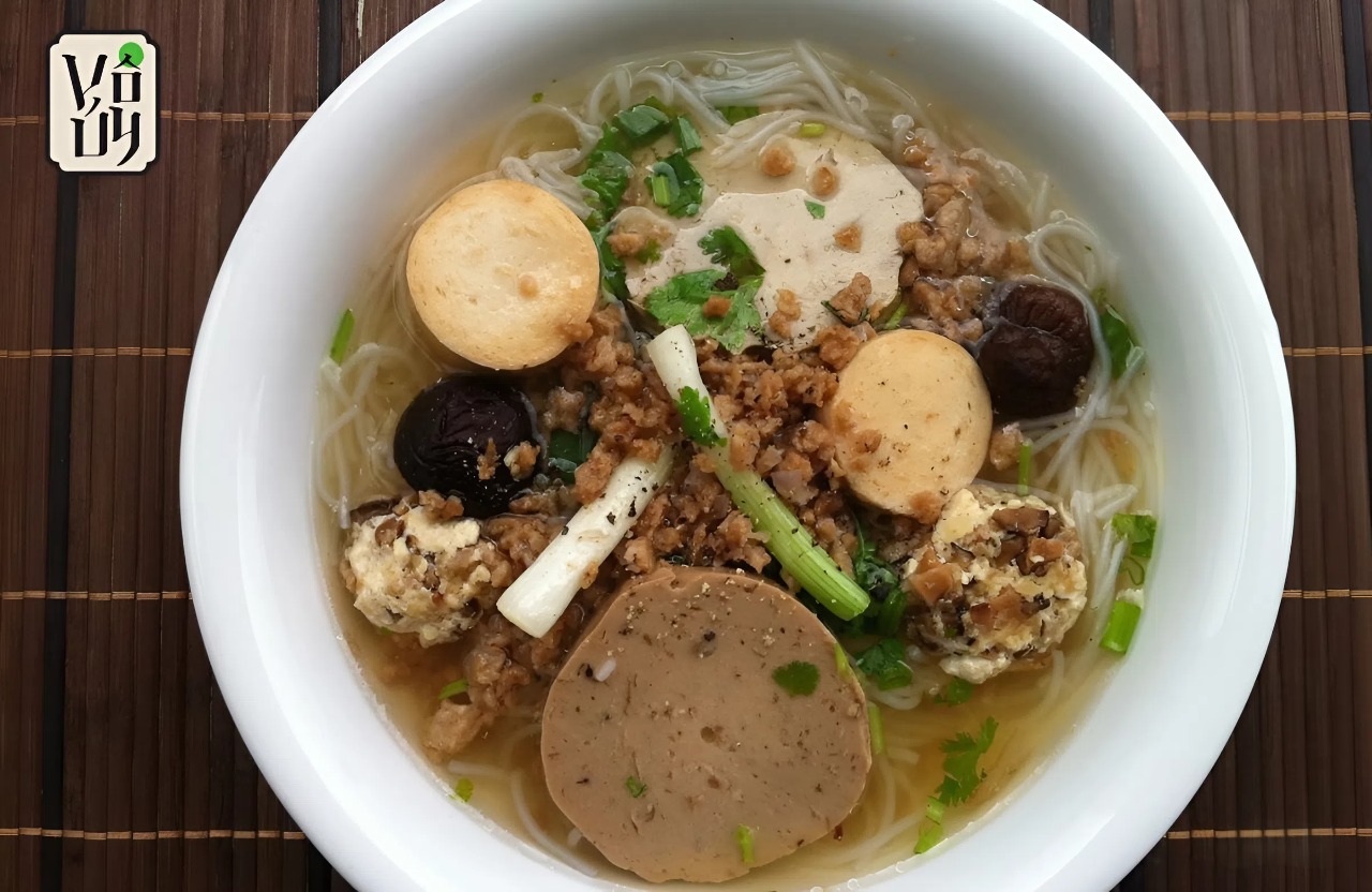 What Makes Vegetarian Bún Mọc So Appealing?