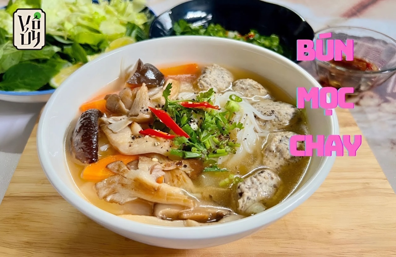 How to Make Naturally Sweet Vegetarian Bún Mọc at Home