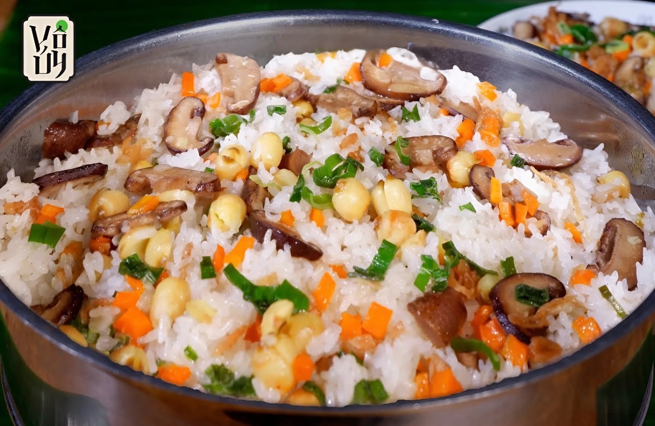 Xôi mặn chay đặc biệt phổ biến trong văn hóa ẩm thực đường phố Sài Gòn